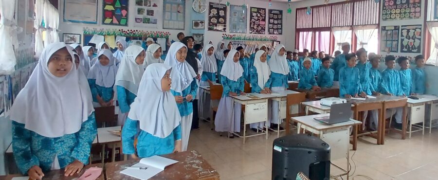 Peserta dari SDN 20 Banda Aceh mengikuti kegiatan Cerita dan Inspirasi Anak Bangsa (CINTA) bertema “Satu Cinta, Seribu Cerita” yang diselenggarakan BNPT bersama FKPT Aceh, Rabu (21/5). (Foto: For Infoaceh.net)