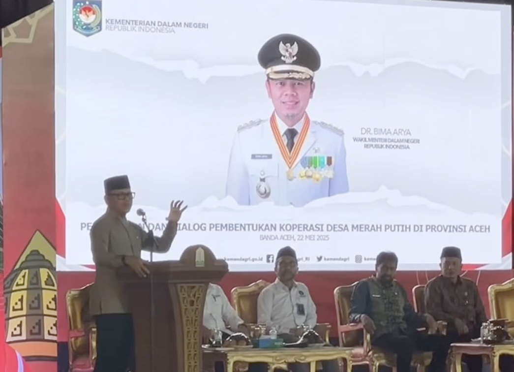Wamendagro Bima Arya pada peluncuran dan dialog percepatan Musdesus serta pembentukan koperasi desa yang digelar di Balee Meuseuraya Aceh, Banda Aceh, Kamis (22/5/2025)