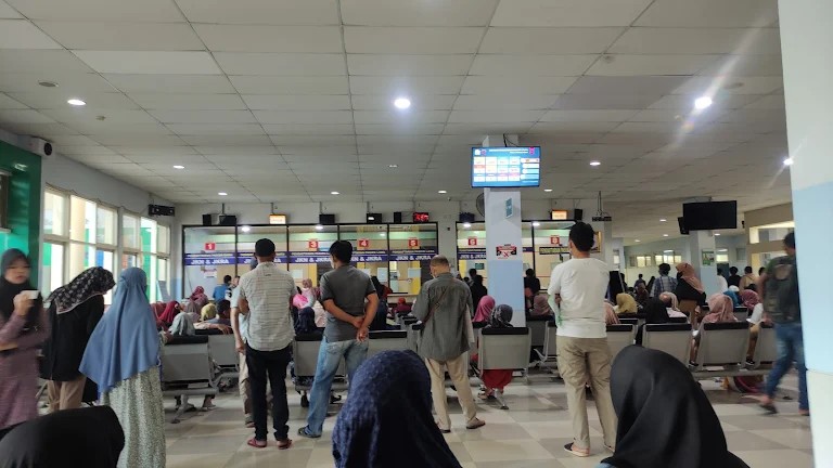 Kondisi pelayanan pasien yang berobat di RSUDZA Banda Aceh. (Foto: Ist)