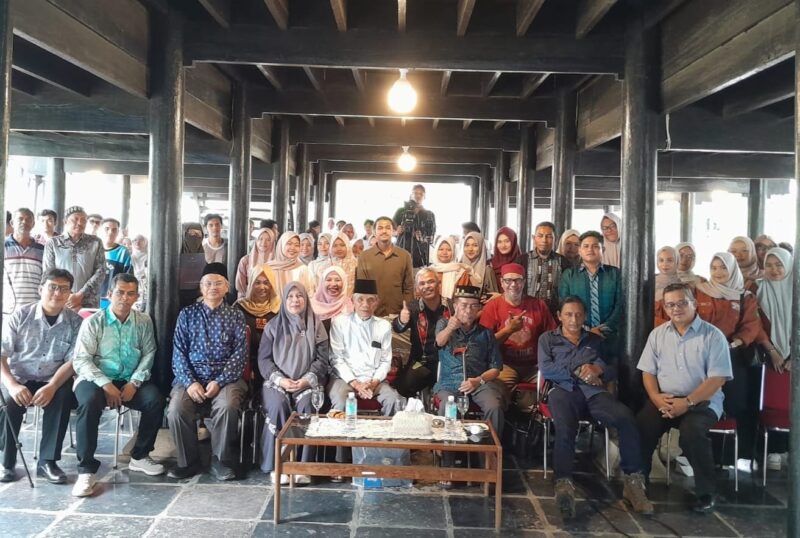 Majelis Seniman Aceh (MASA) menggelar seminar dan pameran bertajuk “Gelar Karya Besar Hikayat Aceh dan Hamzah Fansuri: Memory of The World UNESCO”, Sabtu (24/5), di Museum Aceh. (Foto: For Infoaceh.net)