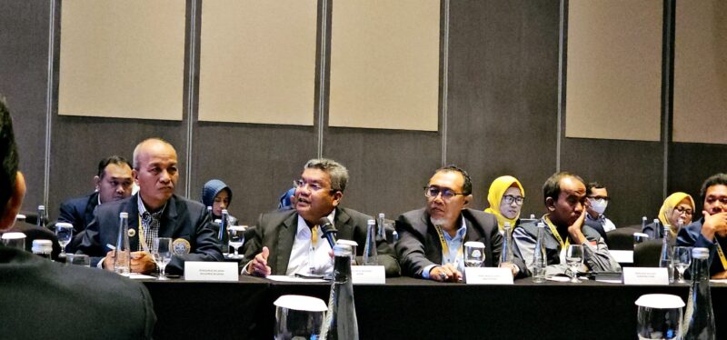Ketua IKA UNAIR Wilayah Aceh Dr Taqwaddin menyampaikan tiga hal pada Rakornas IKA UNAIR 2025 di Hotel Hilton Surabaya Sabtu, 24 Mei 2025.