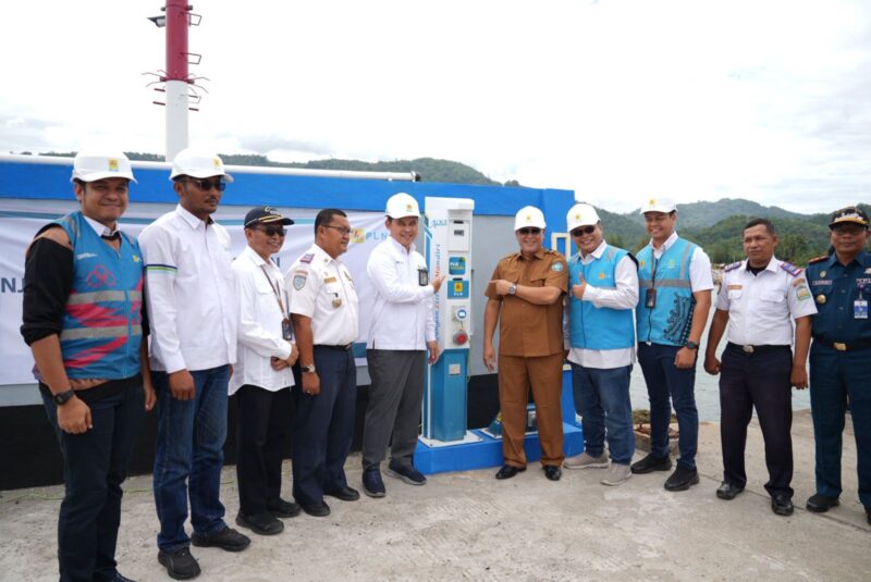 PT PLN Unit Induk Distribusi menghadirkan kemudahan bagi para pelaku usaha sektor perikanan dan kelautan melalui program Electrifying Marine dengan membangun Anjungan Listrik Mandiri (ALMA).