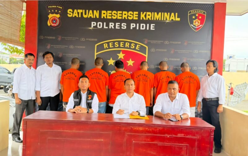 Satreskrim Polres Pidie, berhasil mengungkap sejumlah kasus curanmor dalam Operasi Sikat Seulawah 2025. Enam pelaku ditangkap dan 4 sepeda motor berhasil diamankan. (Foto: Dok. Polres Pidie)