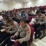 Puluhan personel di jajaran Polresta Banda Aceh, mengikuti ujian psikologi sebagai salah satu syarat untuk bisa mendapatkan senjata api, di ruang aula BPKK, Banda Aceh, Selasa (27/5/2025)