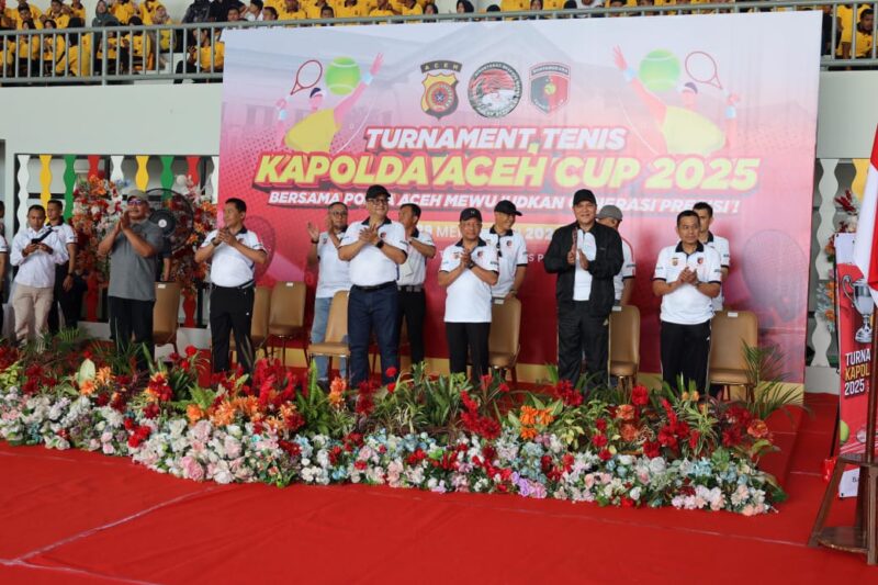 Kapolda Aceh Irjen Pol Achmad Kartiko membuka Turnamen Tenis Lapangan Kapolda Aceh Cup 2025 di Lapangan Tenis Trengginas Polda Aceh, Kamis, 29 Mei 2025
