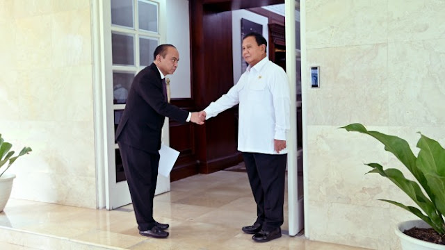 Bau Busuk Judi Online Menyengat Kabinet, Budi Arie Harus Dicopot!
