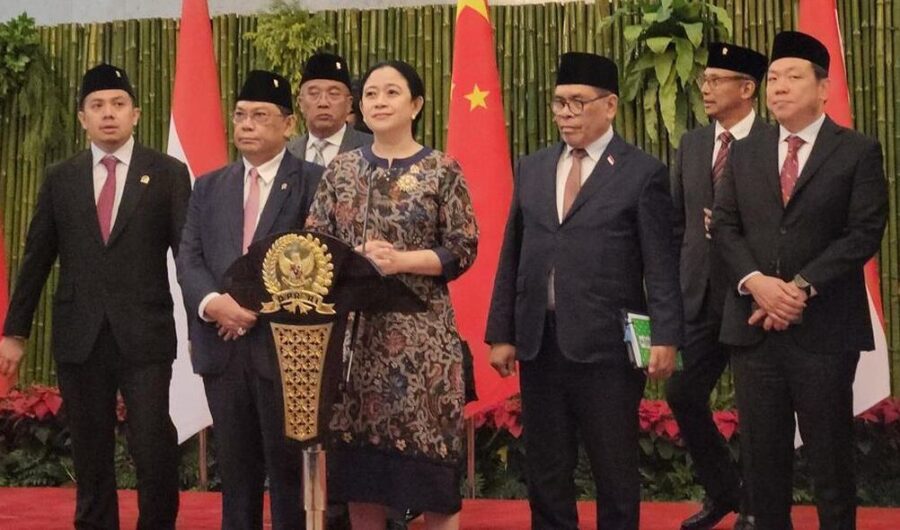 Ketua Dewan Perwakilan Rakyat (DPR) RI, Puan Maharani, menggelar pembicaraan bilateral dengan Perdana Menteri China, Li Qiang, pada Minggu (25/5).