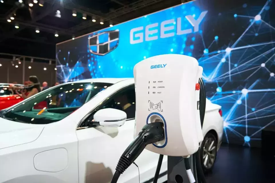 Geely Auto Hentikan Pembangunan Pabrik Baru, Fokus Teknologi di Tengah Kelebihan Kapasitas Global