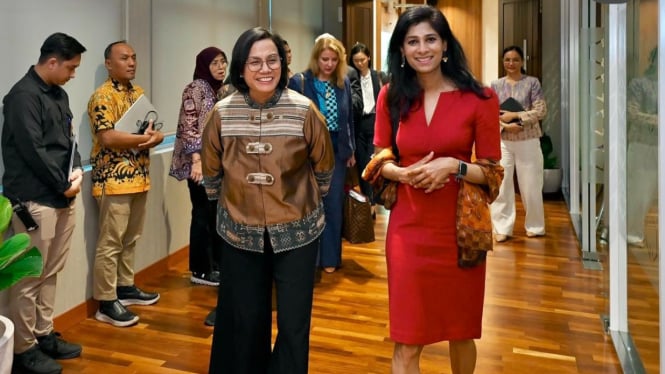Menteri Keuangan Sri Mulyani Indrawati dan First Deputy Managing Director of the International Monetary Fund Gita Gopinath (dok: Instagram @smindrawati) 