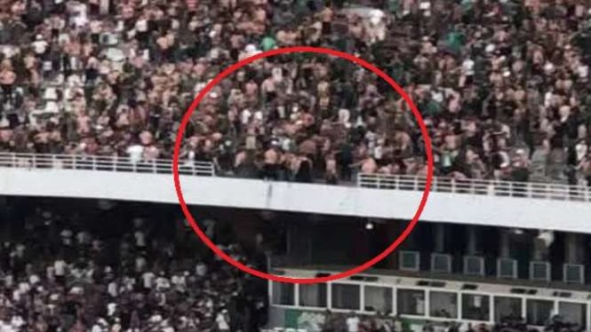 Tiga suporter dilaporkan meninggal dunia dan lebih dari 70 orang lainnya mengalami luka-luka dalam insiden memilukan yang terjadi di Stadion 5 Juillet, Aljir, Sabtu malam waktu setempat, 22 Juni 2025.
