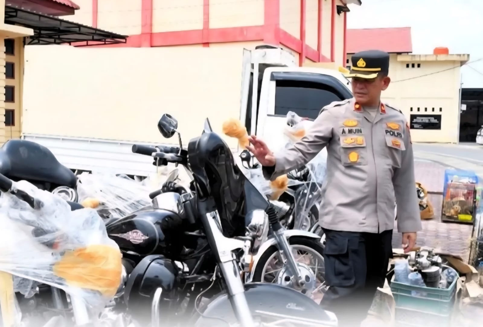 Polres Aceh Timur bersama Bea Cukai Langsa berhasil mengamankan barang dan hewan ilegal yang diselundupkan dari luar negeri melalui jalur laut di wilayah hukum Polsek Madat, pada Ahad pagi (15/6). (Foto: Dok. Polres Aceh Timur)
