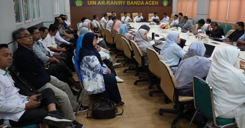 UIN Ar-Raniry Banda Aceh menggelar rapat perdana Tim World University Ranking (WUR) dan Internasionalisasi yang digelar di Ruang Rapat Rektor, pada Selasa (18/6/2025). (Foto : Humas Ar-Raniry) 
