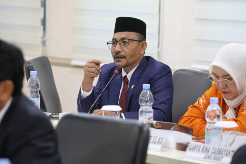 Anggota DPD RI asal Aceh, H. Sudirman atau Haji Uma, dalam rapat Komite I DPD RI pada Rabu, 25 Juni 2025. (Foto: Ist)