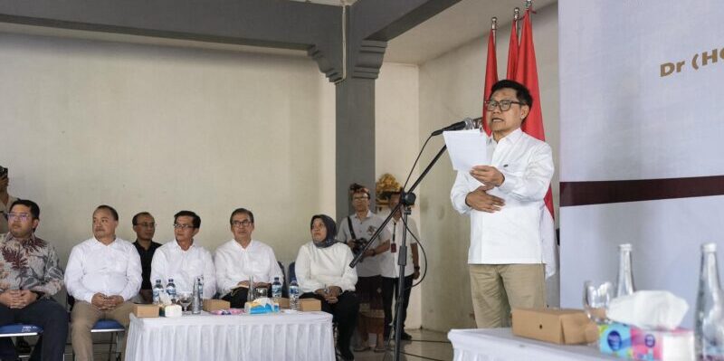 Menteri Koordinator Pemberdayaan Masyarakat (Menko PM), Abdul Muhaimin Iskandar, mendorong pelatihan keterampilan khusus kepariwisataan bagi masyarakat Desa Sengkidu, Karangasem, Bali.