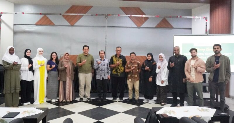 USK lepas mahasiswa program Darmasiswa Tahun Akademik 2024/2025 di Ruang VIP Gedung AAC Dayan Dawood, pada Kamis (19/06/2025). (Foto: Humas USK). 