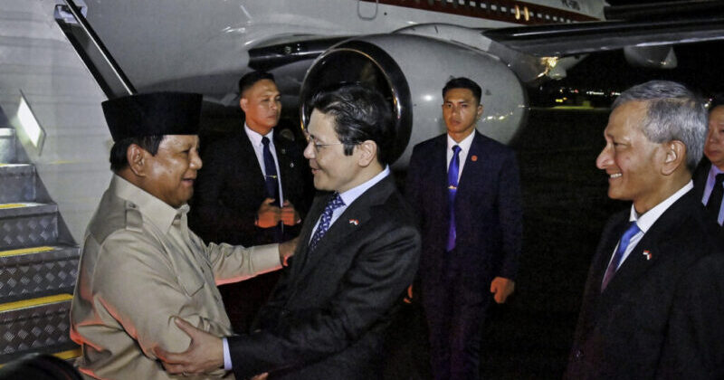 Presiden Republik Indonesia Prabowo Subianto tiba di Singapura pada Minggu malam, 15 Juni 2025. (Foto: BPMI Setpres)