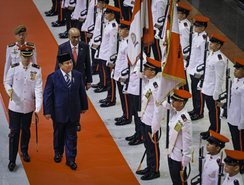 Presiden Republik Indonesia Prabowo Subianto tiba di Parliament House Singapura dan menerima sambutan resmi penuh kehormatan dari oleh Presiden Singapura, Tharman Shanmugaratnam, pada Senin, 16 Juni 2025. (Foto: BPMI Setpres)