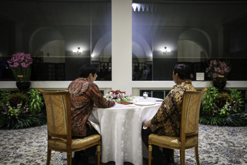 Presiden Prabowo Subianto mengikuti jamuan santap malam pribadi atau private dinner yang digelar oleh Perdana Menteri (PM) Singapura Lawrence Wong di Gedung Sri Temasek, Istana Singapura, pada Senin malam, 16 Juni 2025. (Foto: BPMI Setpres)