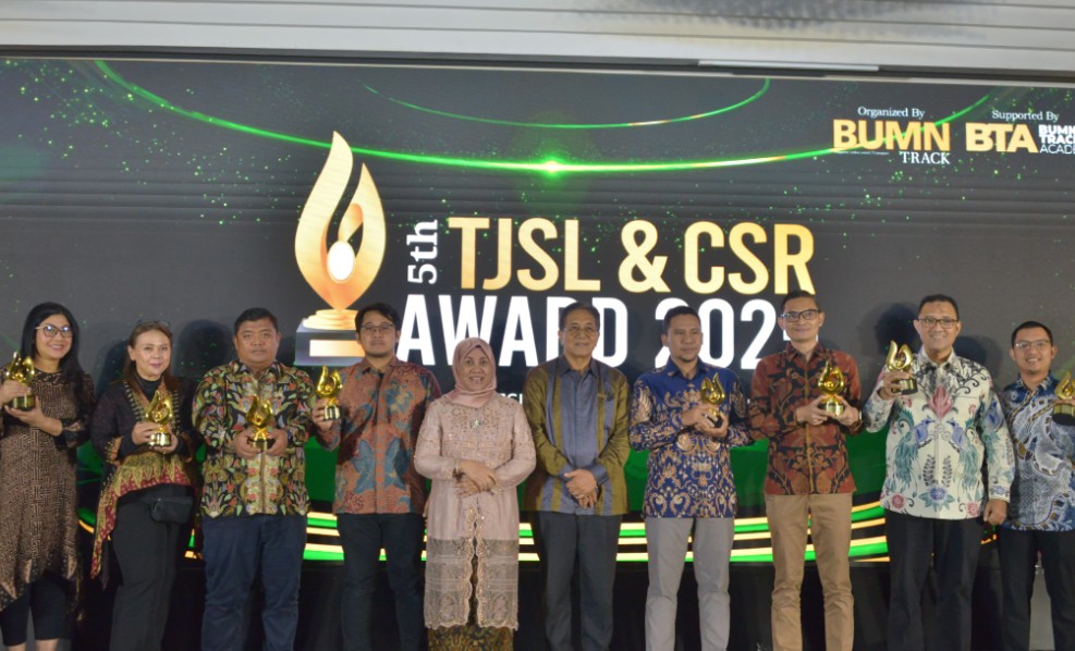 Anak perusahaan Pertamina Drilling, PT Patra Drilling Contractor (PDC), mengukir prestasi membanggakan usai menyabet dua penghargaan bergengsi pada ajang TJSL & CSR Award 2025 yang digelar BUMN Track.
