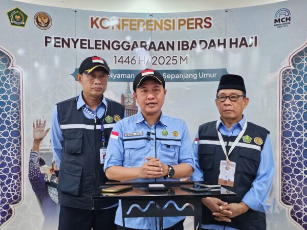 Dirjen Penyelenggaraan Haji dan Umrah (PHU) Kemenag Hilman Latief memberikan keterangan