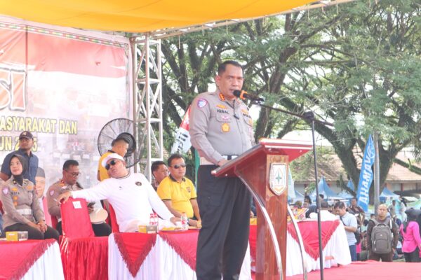 Dirlantas Polda Aceh Kombes Pol M Iqbal Alqudusy pada kampanye keselamatan berlalu lintas yang digelar di Aceh Tenggara, Ahad (1/6/2025)
