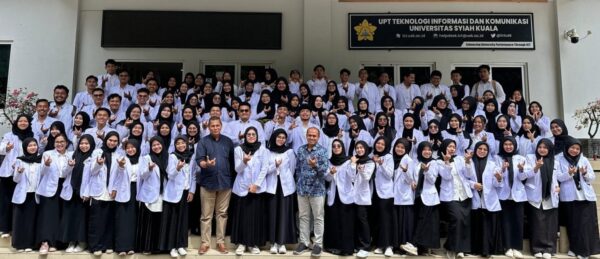 96% dari 104 mahasiswa Prodi PPDH FKH USK berhasil lulus dalam Ujian Kompetensi Nasional Dokter Hewan, salah satunya, Ikhsan Arya Pranata, berhasil meraih nilai tertinggi secara nasional dengan skor 93 poin.