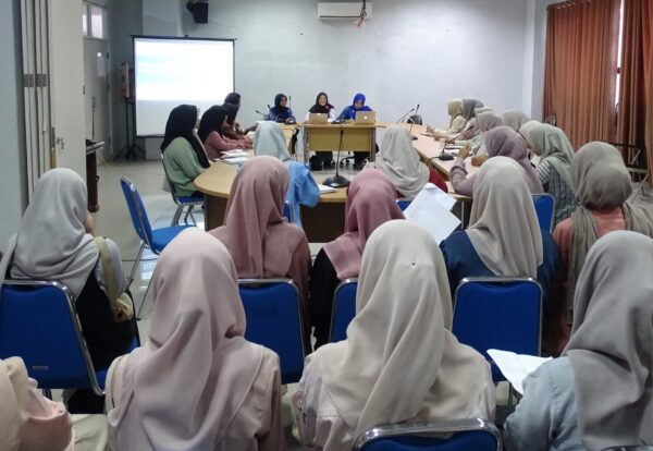 Prodi Ilmu Administrasi Negara Fakultas Ilmu Sosial dan Ilmu Politik UIN Ar-Raniry menggelar kuliah umum “Relevansi Isu Viral terhadap Responsivitas Pelaksana Layanan”, Senin (2/6).