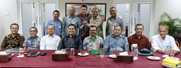 Pertemuan OJK Aceh dengan jajaran Komisaris dan Direksi Bank Aceh Syariah. (Foto: Ist)