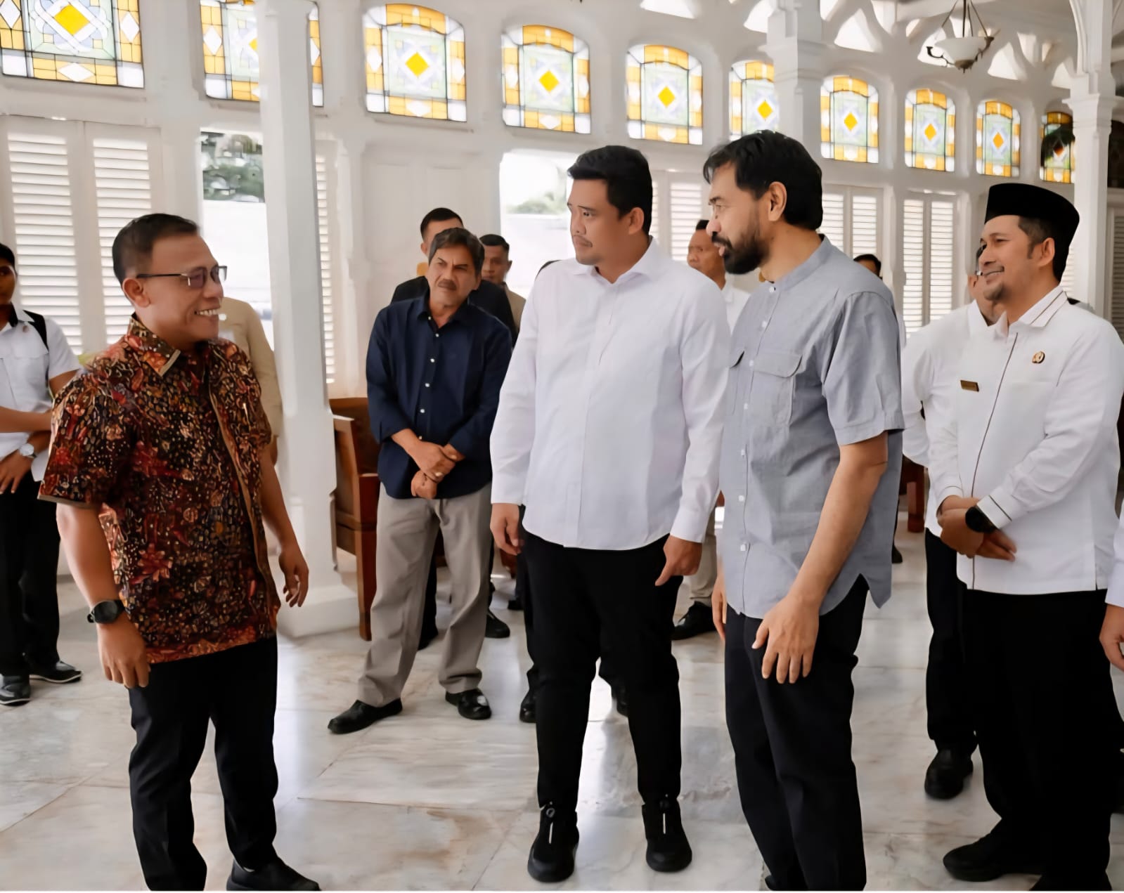 Gubernur Sumut Bobby Nasution dan Bupati Tapanuli Tengah Masinton Pasaribu melakukan kunjungan resmi ke Gubernur Aceh, Muzakir Manaf (Mualem), pada Rabu (4/6) di Pendopo Gubernur Aceh. (Foto: For Infoaceh.net)