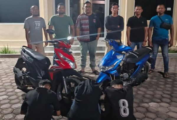 Tim Lebah Polsek Darussalam mengamankan 3 remaja pelaku curanmor dihalaman masjid Babul Maghfirah Gampong Tanjung Selamat Kecamatan Darussalam Aceh, Rabu pagi (4/6).