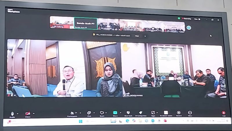 Ketua Pengadilan Tinggi Banda Aceh, Nursyam SH MH menyampaikan arahan dan sosialisasi Maklumat Mahkamah Agung Tahun 2017 terkait pembinaan dan pengawasan kepada Hakim dan Aparatur Pengadilan, Selasa (10/6).