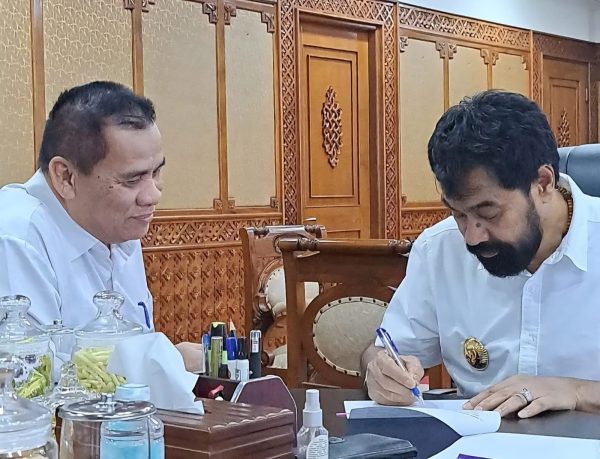 Ketua Kwarda Pramuka Aceh Muzakir Manaf (Mualem), yang juga Gubernur Aceh bersama Ir Djufri Efendi MSi, calon Ketua Kwarda Pramuka Aceh.