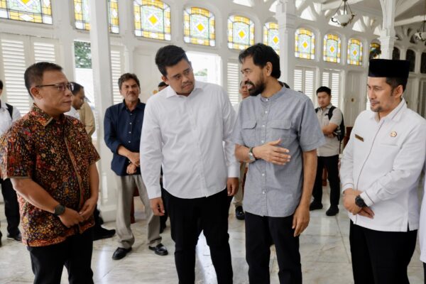 Gubernur Aceh Muzakir Manaf atau Mualem saat bertemu dengan Gubernur Sumatera Utara Bobby Nasution di Banda Aceh beberapa hari lalu