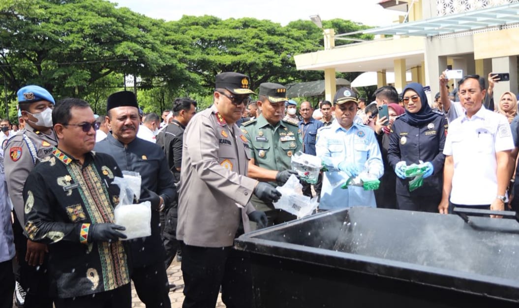 Pemusnahan barang bukti narkoba sebanyak 25 kg kokain, 108 kg sabu, dan 640 kg ganja di Aula Presisi Polda Aceh, Kamis, 12 Juni 2025.