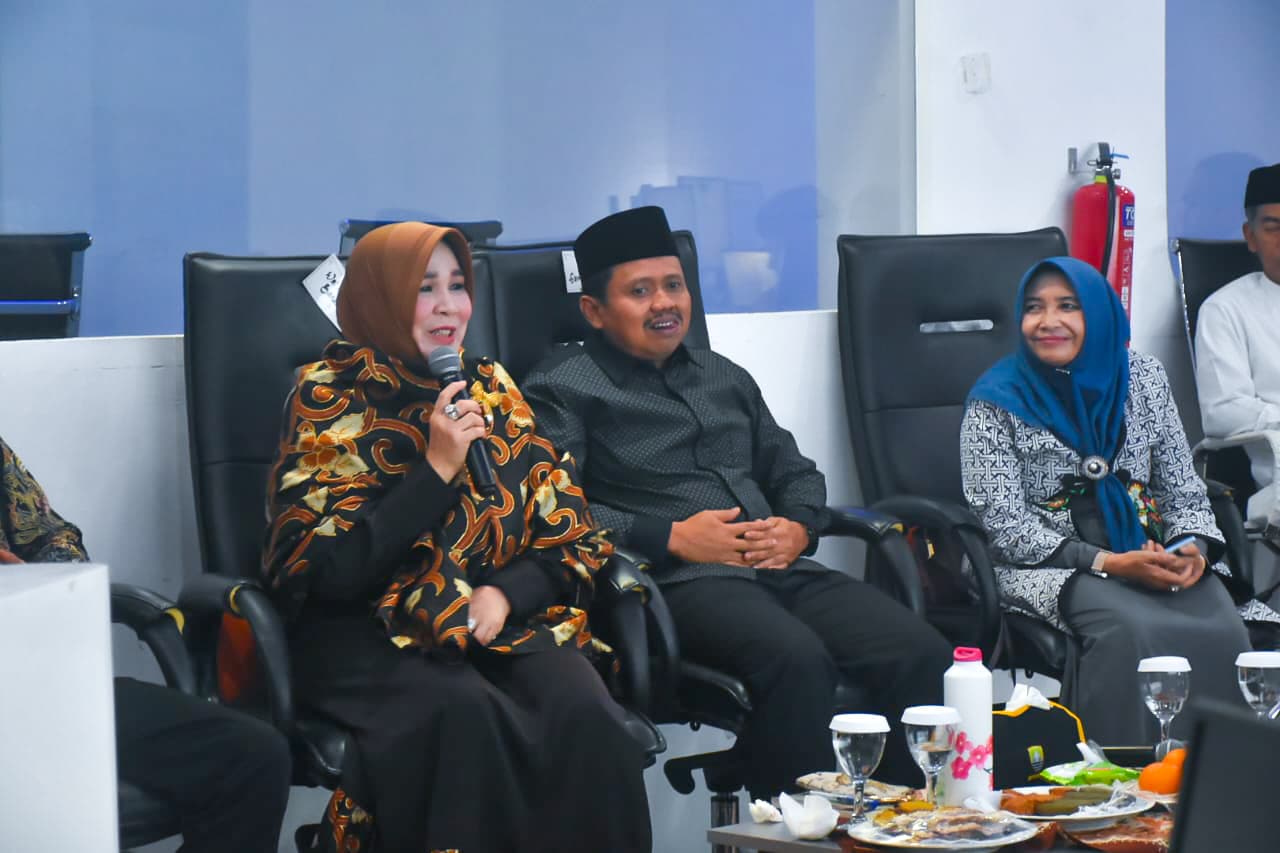 Wali Kota Banda Aceh Illiza Sa’aduddin Djamal saat berkunjung ke Command Center Pusat Pemerintahan Sumedang (PPS), Kamis, 12 Juni 2025.