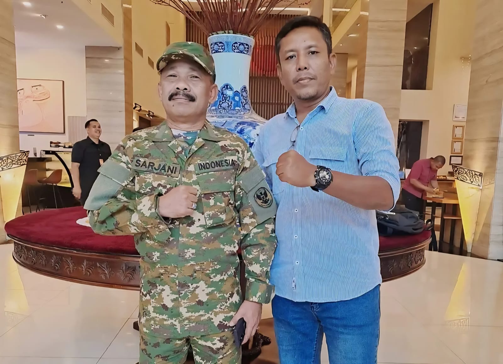 Andi Firdaus SH CPM atau lebih dikenal Andi Lancok (kanan) ditunjuk sebagai Juru Bicara Pemkab Pidie. (Foto: Ist)