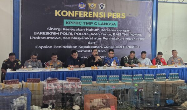 Bea Cukai Langsa mengungkap maraknya penyelundupan barang impor ilegal di wilayah Aceh sepanjang semester I tahun 2025, pada konferensi pers, Selasa (17/6). (Foto: Ist)