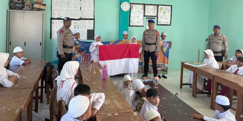 Ditpolairud Polda Aceh melaksanakan Saweu Sikula di SDN 41 Banda Aceh, Senin, 19 Mei 2025. (Foto: Ist)