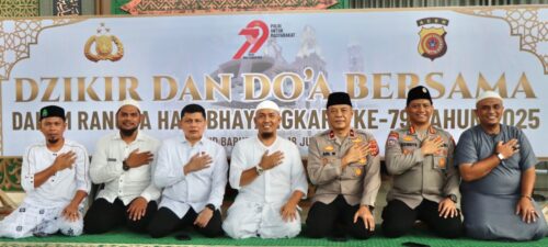Dalam menyambut Hari Bhayangkara ke-79 tahun 2025, Polda Aceh menggelar zikir dan doa bersama di Masjid Babuttaqwa Polda Aceh, Rabu, 18 Juni 2025.