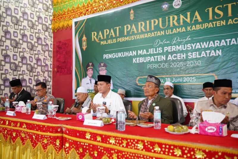 Bupati Aceh Selatan Mirwan MS saat menghadiri pengukuhan pengurus MPU Aceh Selatan, di aula Dinas Pariwisata, Rabu (18/6/2025)