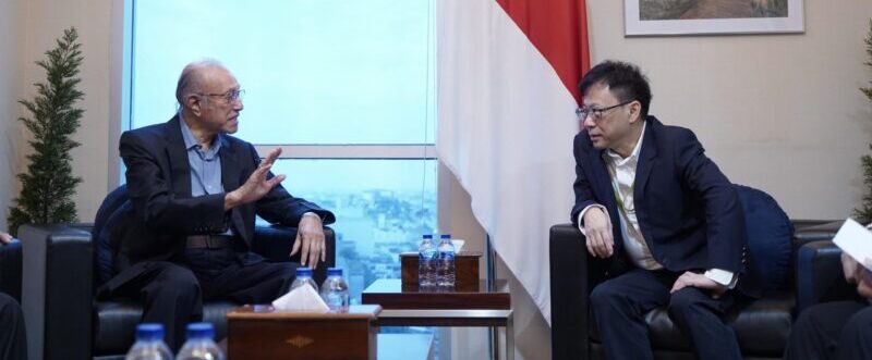 Wali Nanggroe Aceh Malik Mahmud Al Haythar, melakukan pertemuan dengan Konjen Singapura untuk Medan, Dr. Edmund Chia, pada Jum'at, 20 Juni 2025, di Kota Medan. (Foto: For Infoaceh.net)