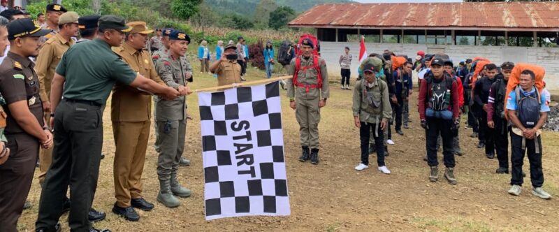 Tim ekspedisi Gunung Leuser dalam rangka memperingati Hari Bhayangkara ke-79 bergerak menuju titik tertinggi dengan berbagai tantangan alam. (Foto: Ist)