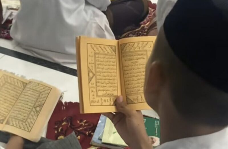 Festival Dalail Khairat se-Kota Banda Aceh digelar di Masjid Babunnajah Gampong Surien. (Foto: Ist)