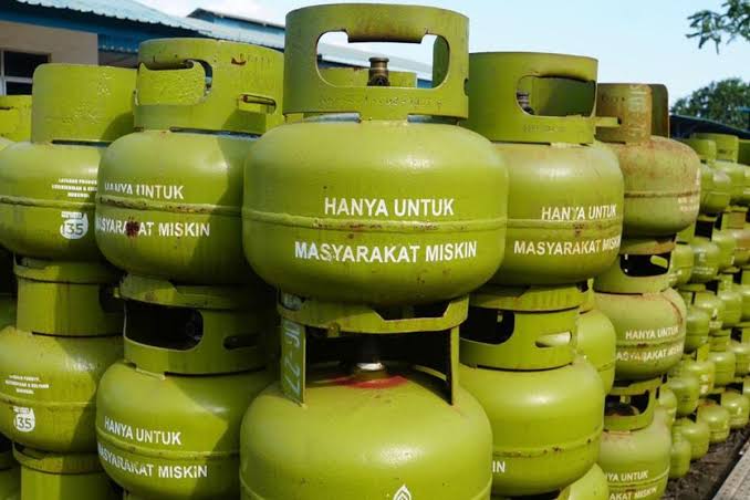 Banyaknya keluhan masyarakat di Aceh Besar sulit mendapat LPG 3 Kg, diduga karena permainan pangkalan nakal dalam pendistribusiannya. (Foto: Ist)
