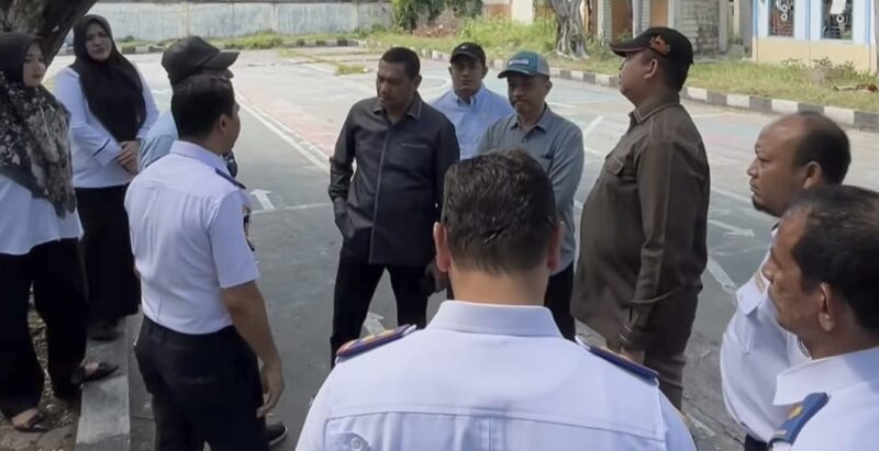 Komisi III DPRK Banda Aceh meninjau kondisi terminal Keudah yang berada di Gampong Baru, Kecamatan Baiturrahman, Banda Aceh, Rabu (25/6). (Foto: Ist)