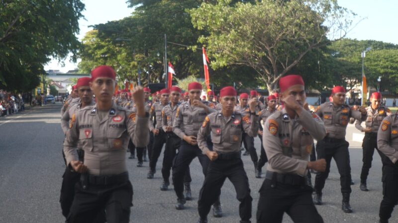 Sejumlah polisi mengikuti gladi bersih atraksi bela diri yang akan ditampilkan pada peringatan Hari Bhayangkara ke-79 di Lapangan Blang Padang, Banda Aceh. (Foto: Ist)