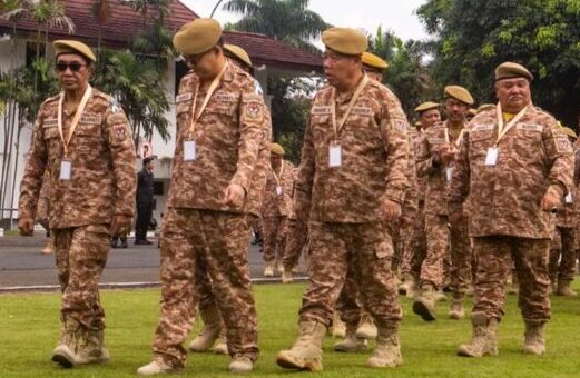 Wakil Menteri Dalam Negeri Bima Arya melaporkan total 84 kepala daerah mengikuti retret di kampus IPDN, Jatinangor, Jawa Barat. Ia juga menyebutkan ada dua kepala daerah yang absen dalam retret gelombang kedua ini.