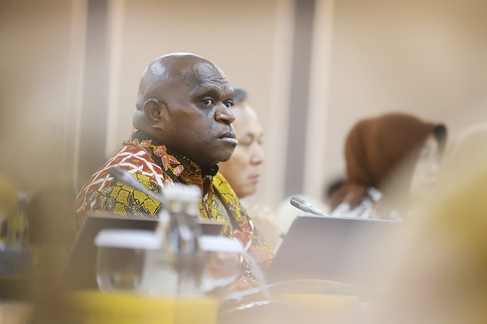 Natalius Pigai: Dua Distrik Kosong, 60 Ribu Warga Papua Tengah Mengungsi Akibat Konflik Bersenjata