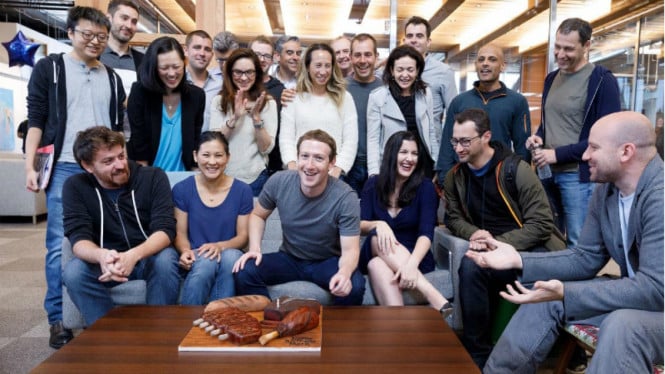 Mark Zuckerberg memimpin Meta dalam pengembangan kecerdasan buatan.