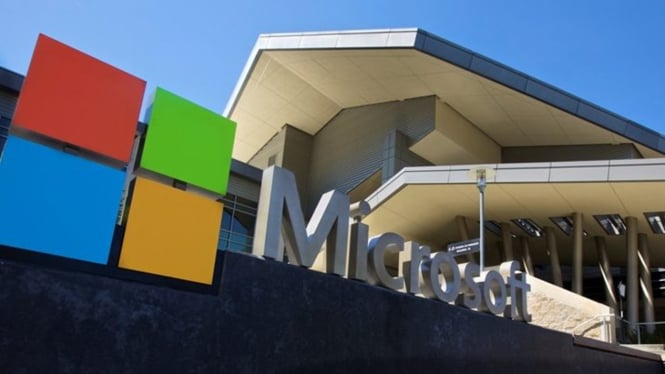 Raksasa teknologi Microsoft kembali melakukan pemutusan hubungan kerja (PHK) massal terhadap sekitar 9.000 karyawan